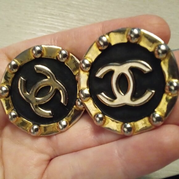 Chanel Vintage LARGE Clip On Earrings - Picture 3 of 16